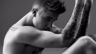 Justin Bieber's Crotch: Padded or Nah?